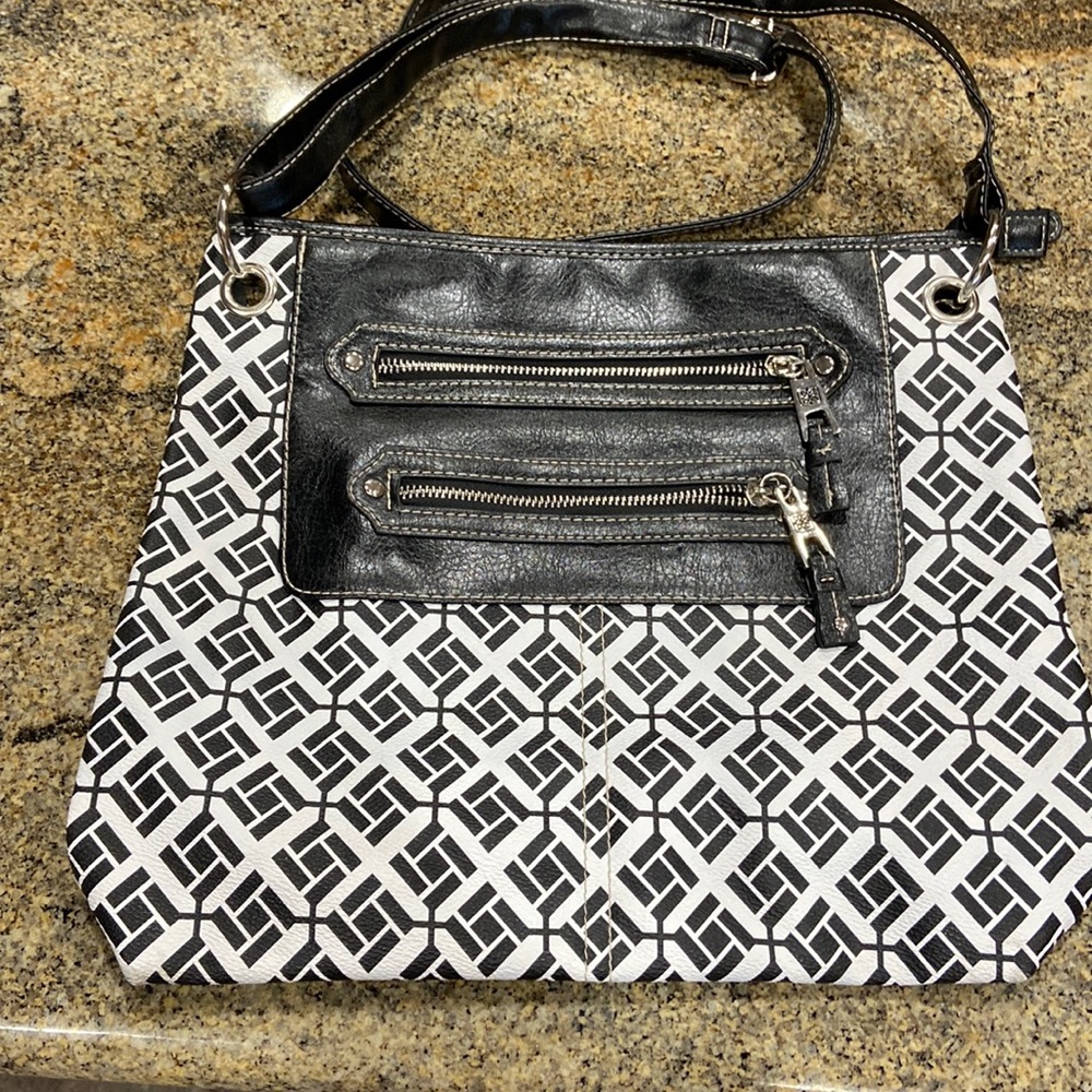 Mod black and white bag!!